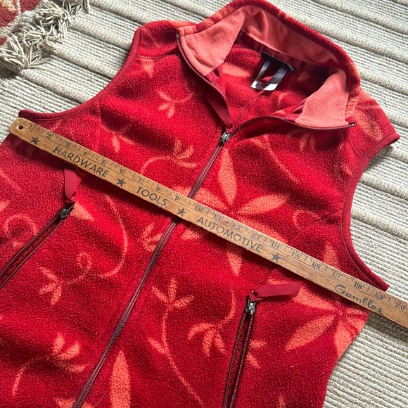 Patagonia synchilla vest fleece cherry red floral flowers athletic women’s L - Picture 5 of 10